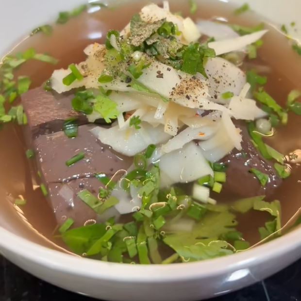Cách nấu canh măng tiết núng nính, nước canh trong veo với nồi inox