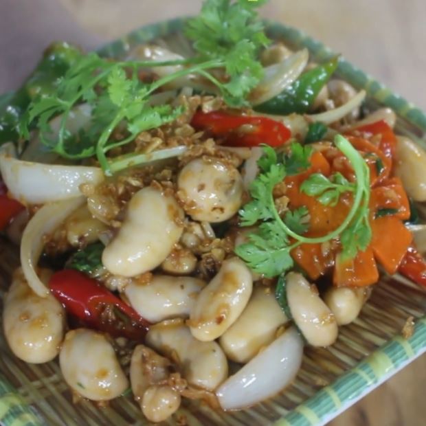 Cách làm kê gà (ngọc kê) cháy tỏi thơm nức mũi, hao mồi với chảo nhôm lớn