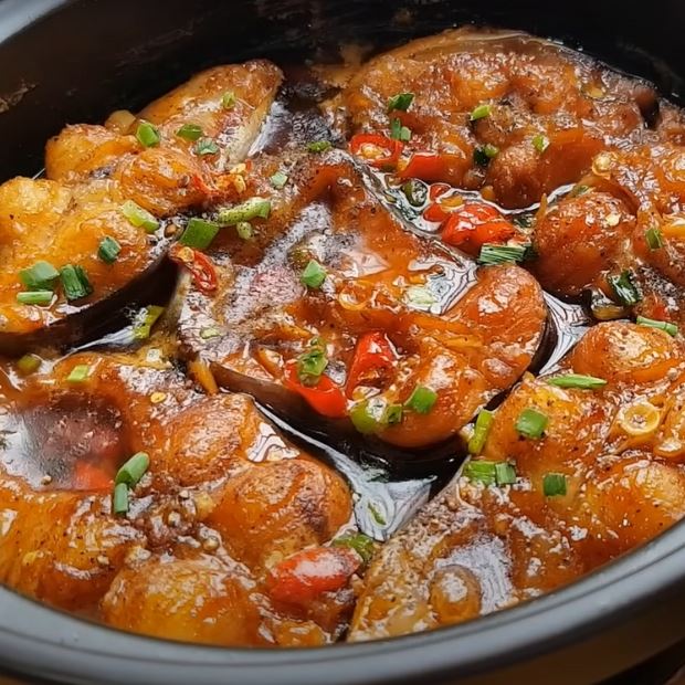 Cách nấu cá kho tộ miền Tây mặn ngọt đậm đà, ngon chuẩn bài bằng nồi đất