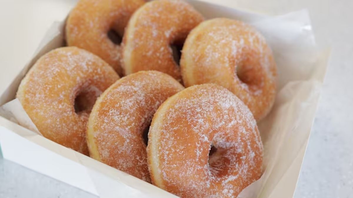 Cách làm bánh donut phủ đường
