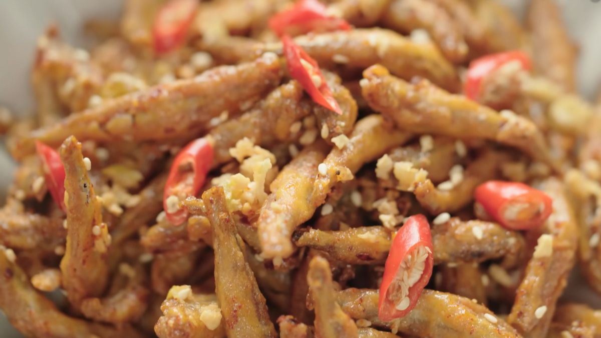 Bí quyết làm cá cơm sấy giòn tẩm vị ăn liền bằng chảo chiên
