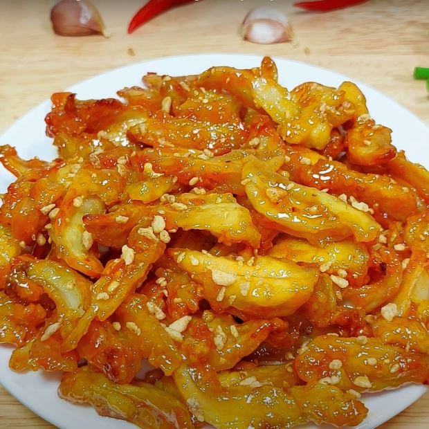 Cách làm sụn gà cháy tỏi nhâm nhi tại nhà với nồi chiên và chảo chống dính