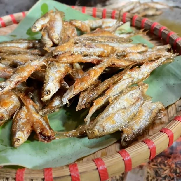 Cách làm cá mương chiên giòn rụm bằng chảo nhôm cho bữa cơm giản dị