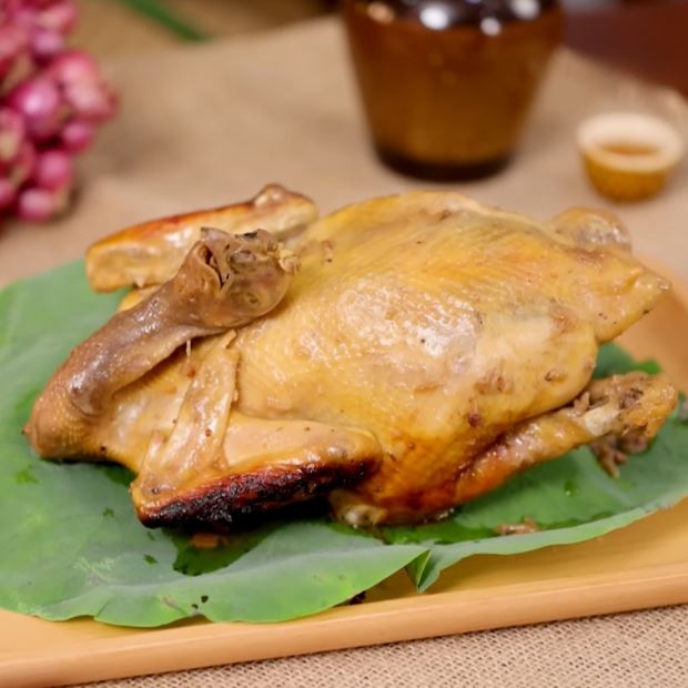 Cách làm gà ăn mày (gà nướng đất sét) chuẩn vị người Hoa với than hồng