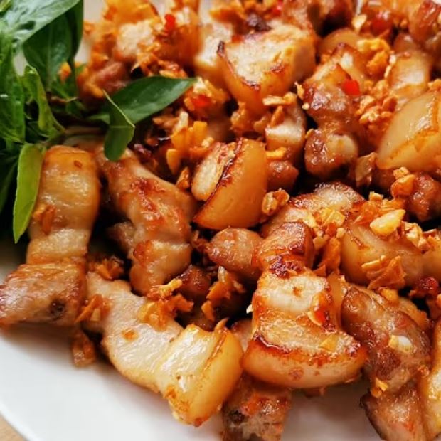 Cách làm ba rọi cháy tỏi thơm nức, cực 