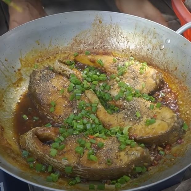 Cách làm cá chẽm kho tiêu cay nồng dân dã cực hao cơm với chảo nhôm