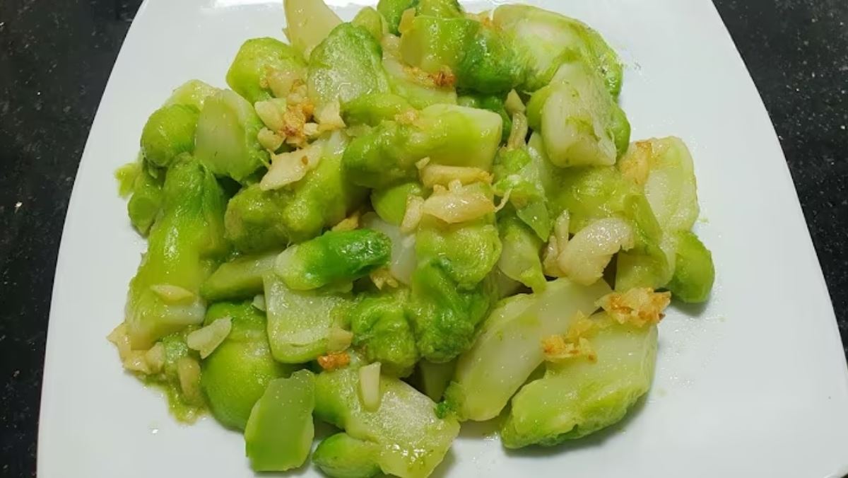 Cách làm mầm đá xào tỏi