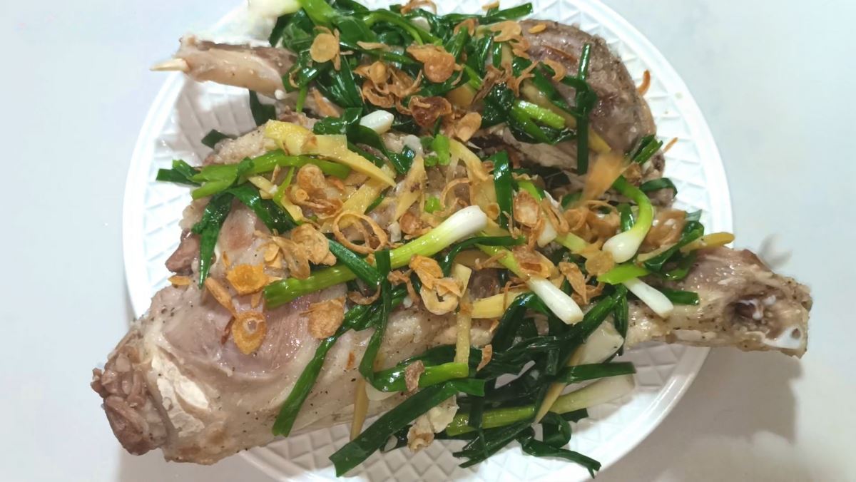 Nguyên liệu làm má heo hấp hành