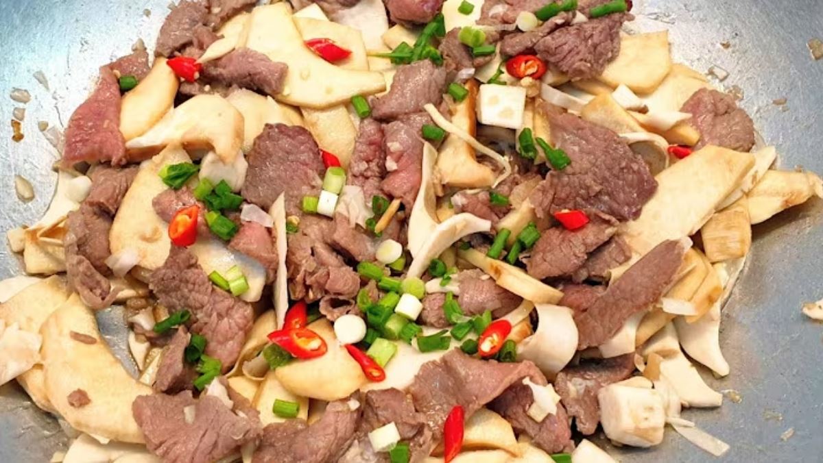 Cách làm củ hũ dừa xào thịt bò