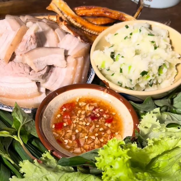 Cách làm khoai mì quết cuốn bánh tráng đặc sản Củ Chi với nồi và máy xay