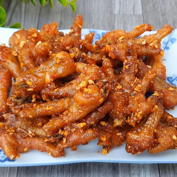 Cách làm chân gà chiên bơ tỏi đậm vị thơm ngon với chảo chống dính tại nhà