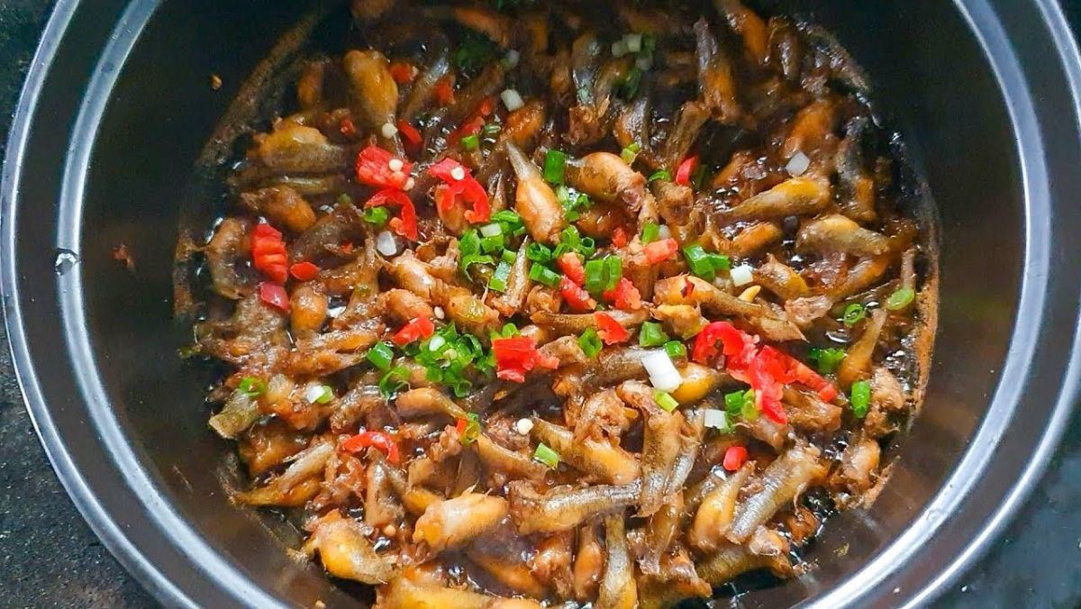 Cá bống trứng kho tiêu