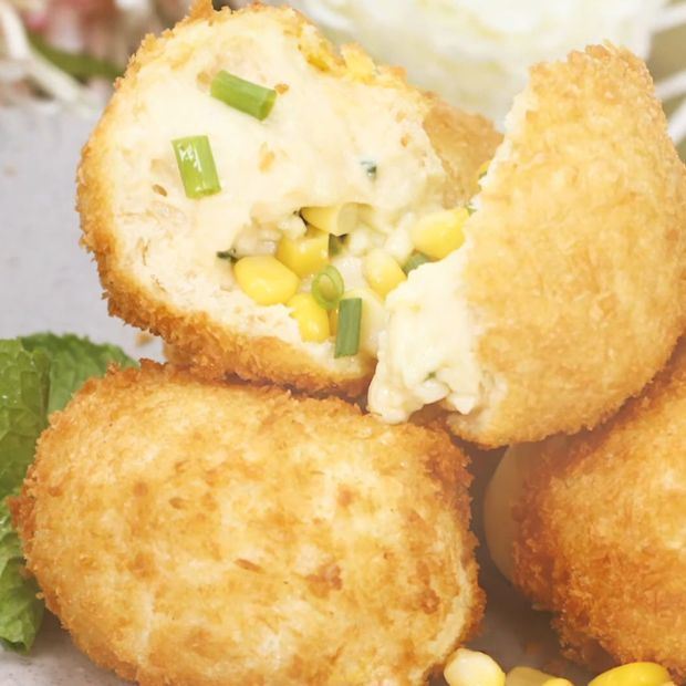 Cách làm bánh bắp phô mai viên tròn chiên giòn bằng quánh nấu bột