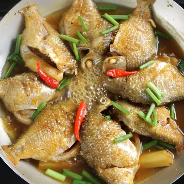 Cách làm cá he kho mía ngọt thanh thơm lừng bằng chảo inox có nắp đậy