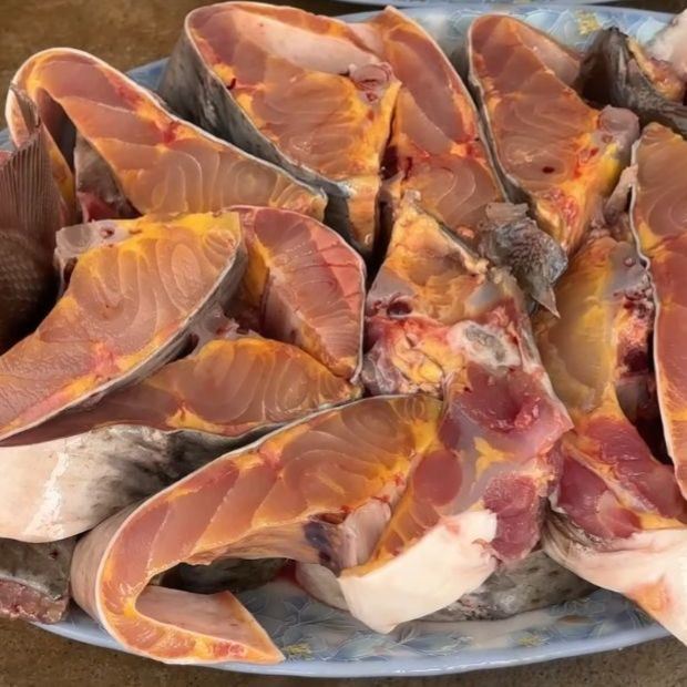 Cách làm cá tầm sạch bong, hết nhớt chuẩn đầu bếp tại nhà!