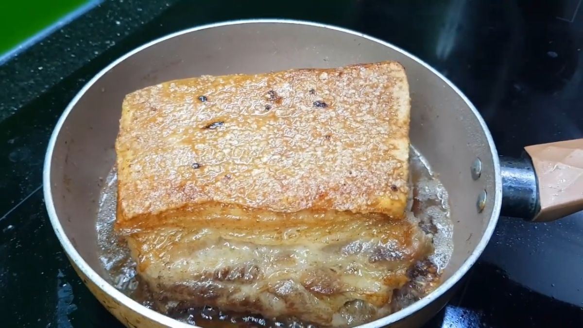 Thịt áp chảo giòn bì