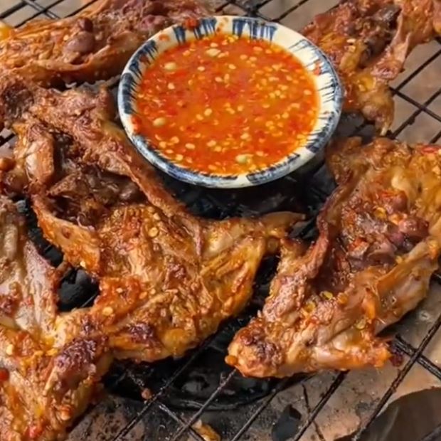3 cách ướp chuột nướng muối ớt, nướng sa tế và nướng chao bằng vỉ nướng