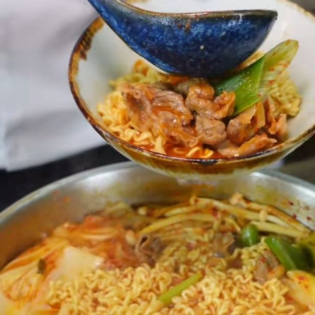 lẩu sườn bò kim chi