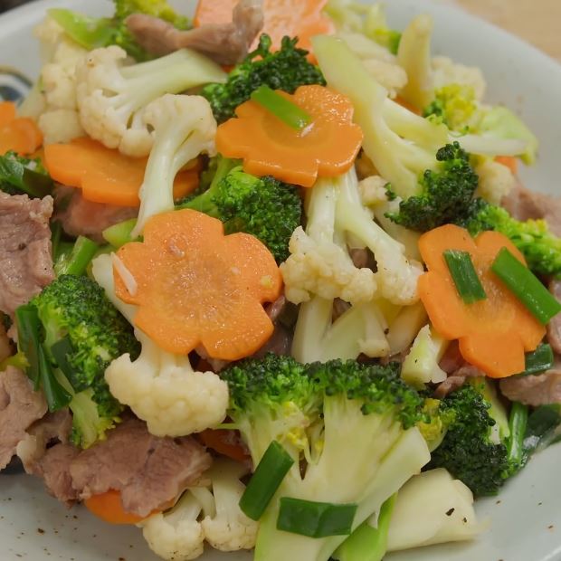 Cách làm súp lơ xào thịt heo mềm mọng, ngon miệng với chảo chống dính