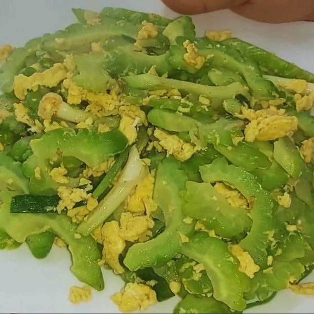 Công thức mướp đắng xào trứng thơm mềm ít đắng, không ra nước với chảo nhôm