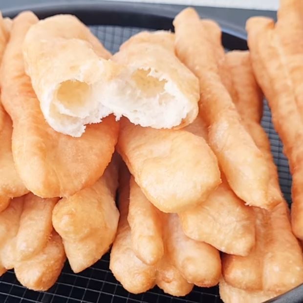 Cách làm giò cháo quẩy giòn rụm, không cần nhồi bột, đơn giản tại nhà