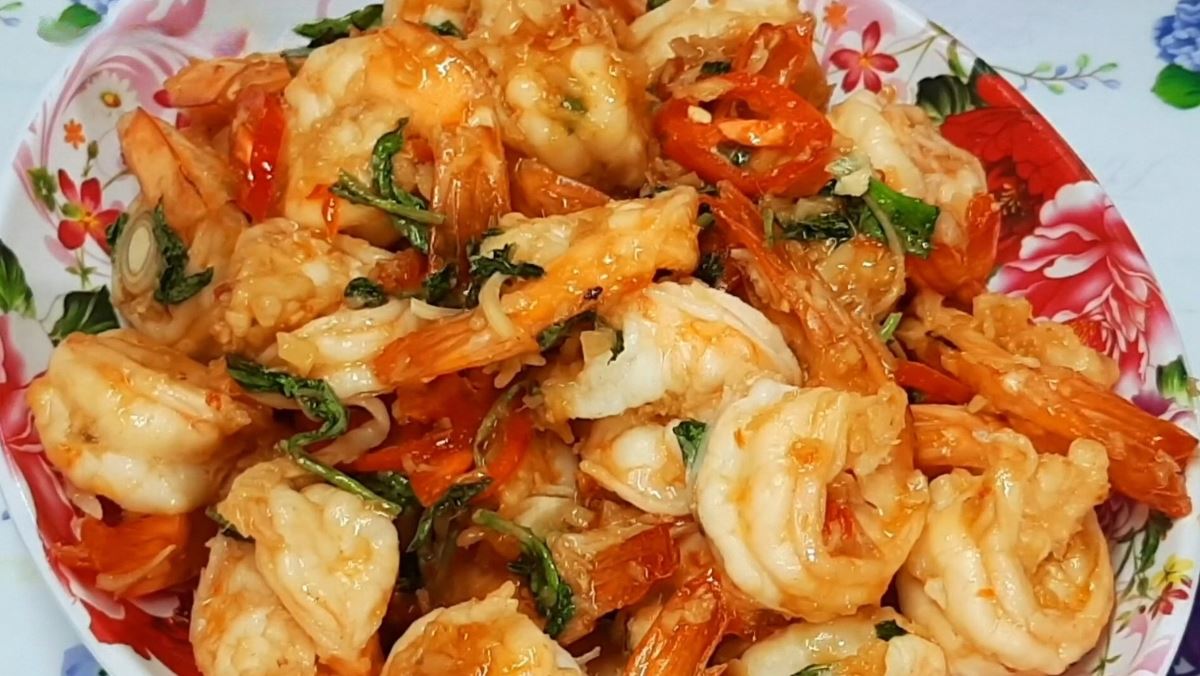 Cách làm tôm xào sả ớt