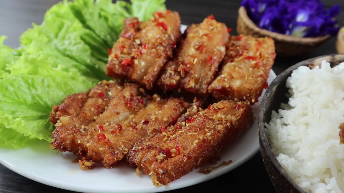 thịt ba chỉ chiên sả ớt