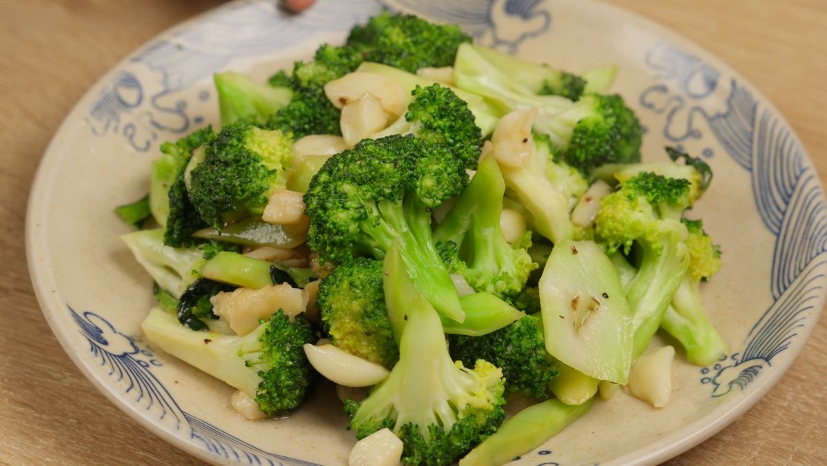 Bí quyết làm súp lơ xào tỏi