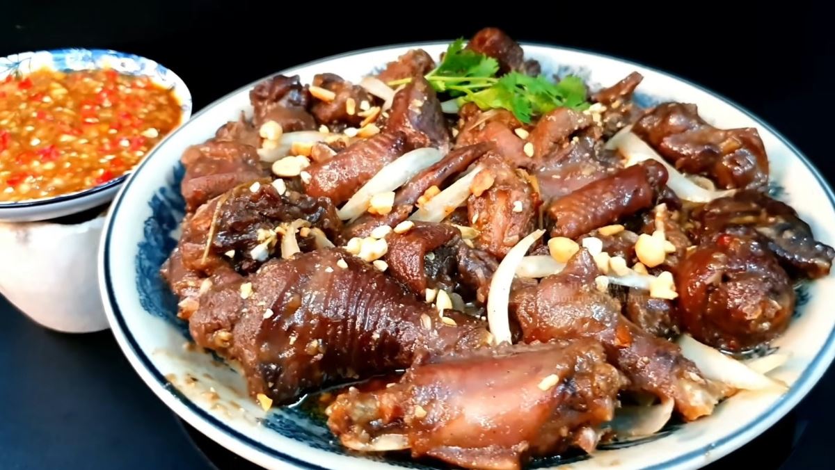 gà chọi xào lăn