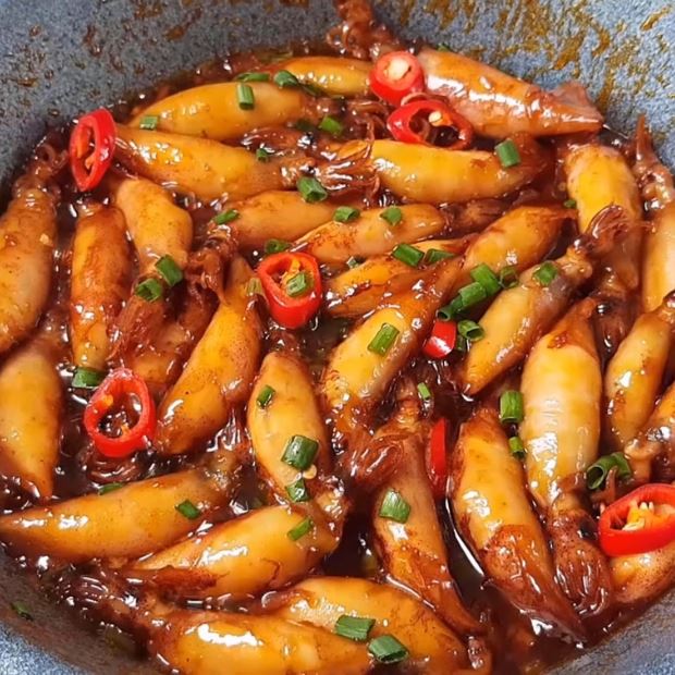 Cách làm mực trứng chiên nước mắm đậm đà hương vị thơm ngon với chảo nhôm