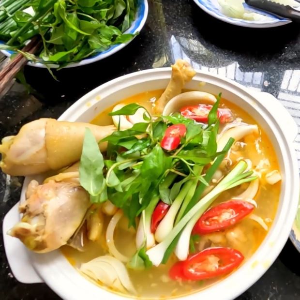 Cách nấu gà hấp hèm lạ miệng, ngon chuẩn vị miền Tây tại nhà cực dễ