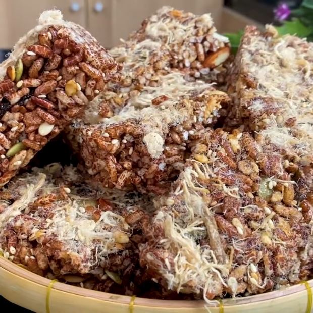 Tự làm thanh năng lượng gạo lứt chà bông giòn tan, healthy ngay tại nhà