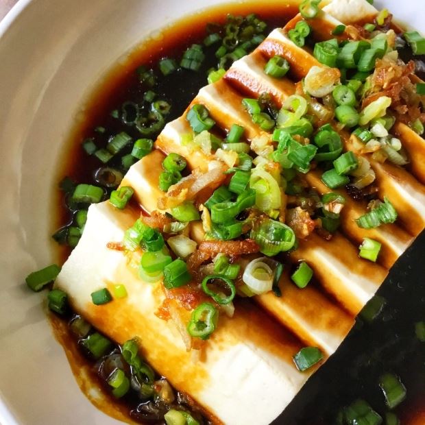 Cách làm đậu hũ non sốt xì dầu theo 2 công thức hấp, chiên mềm mịn, bắt cơm