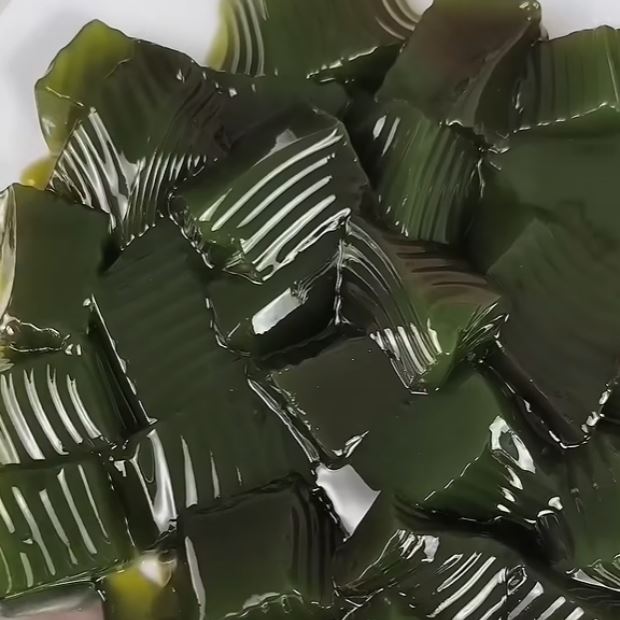 Cách làm sương sáo từ lá tươi dẻo dai, thanh mát để giải nhiệt ngày oi ả