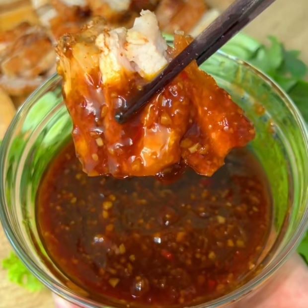 Công thức làm nước chấm heo quay độc đáo, mới lạ, càng chấm càng ghiền