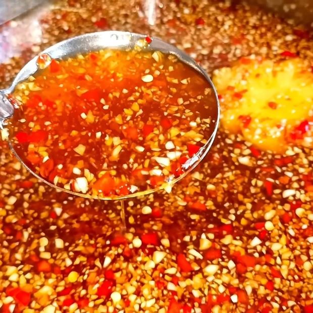 Cách nấu nước mắm với thơm chuẩn vị để ăn cơm tấm, chấm cá chiên ngon