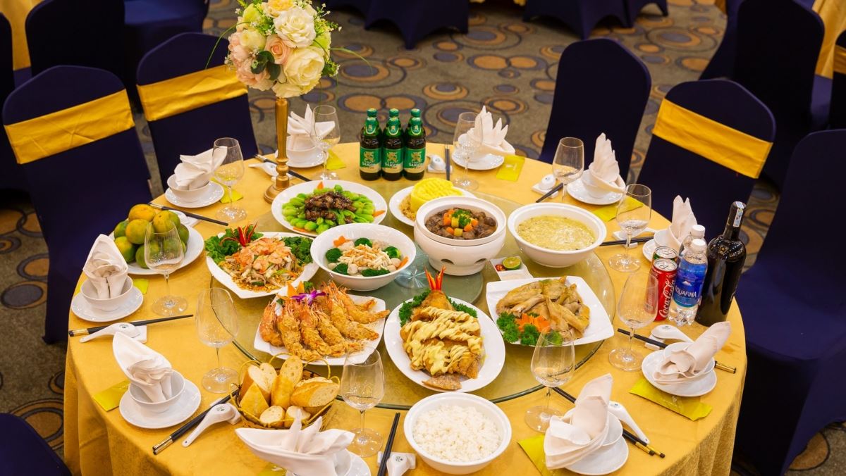 thực đơn đám cưới miền Tây