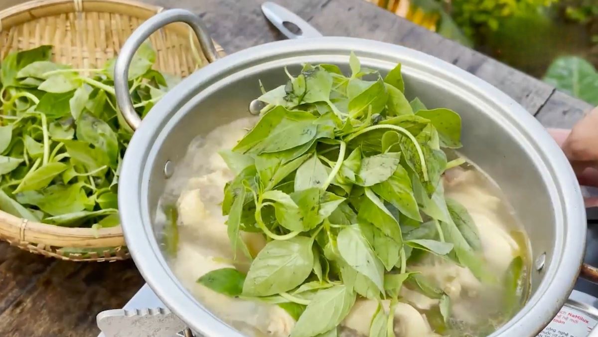 lẩu gà lá é Đà Lạt