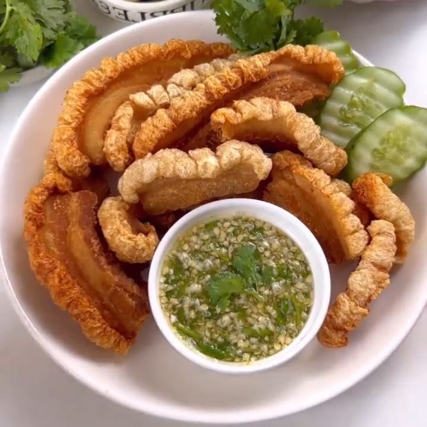Cách làm thịt ba chỉ thái mỏng chiên giòn chấm nước sốt ớt bằng chảo chiên
