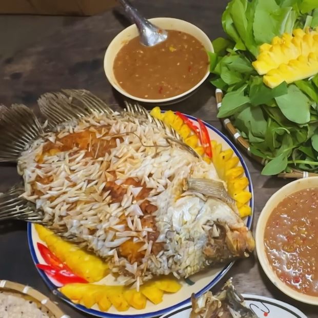 Cách làm cá tai tượng chiên xù cuốn bánh tráng chấm mắm nêm bằng chảo nhôm