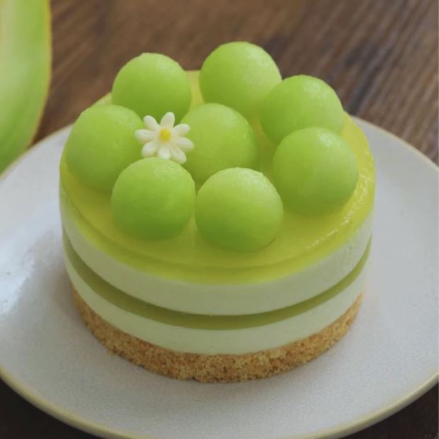 Cách làm bánh mousse dưa lưới mịn mượt, mát lạnh không cần lò nướng