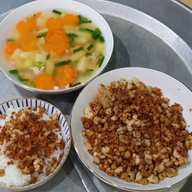 Cách làm món thịt băm rang cháy cạnh cho bữa cơm bận rộn nhờ máy xay thịt