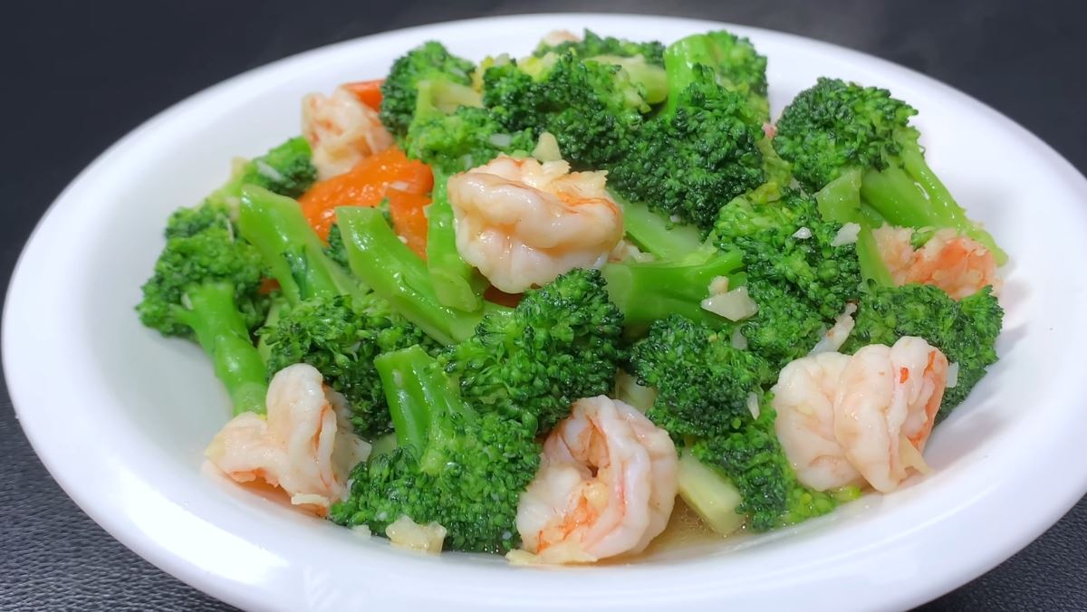 súp lơ xào tôm