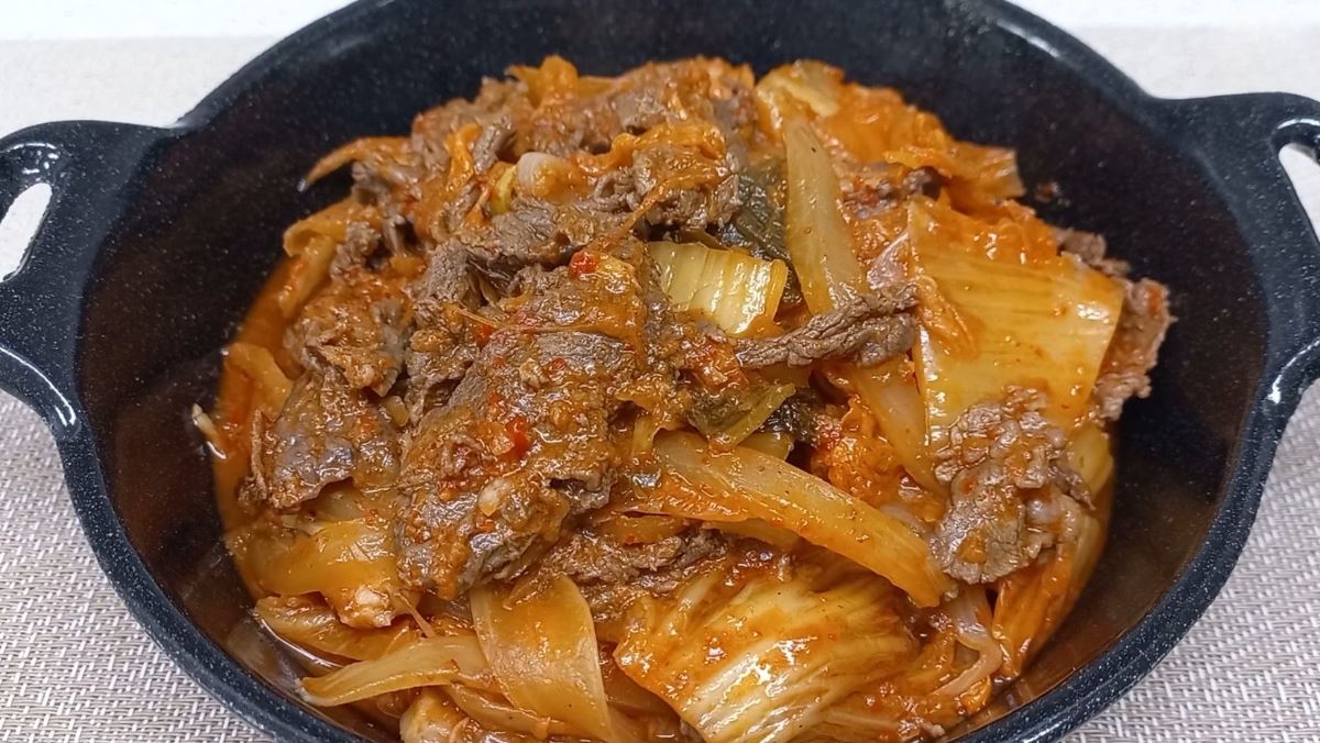 Bò xào kim chi