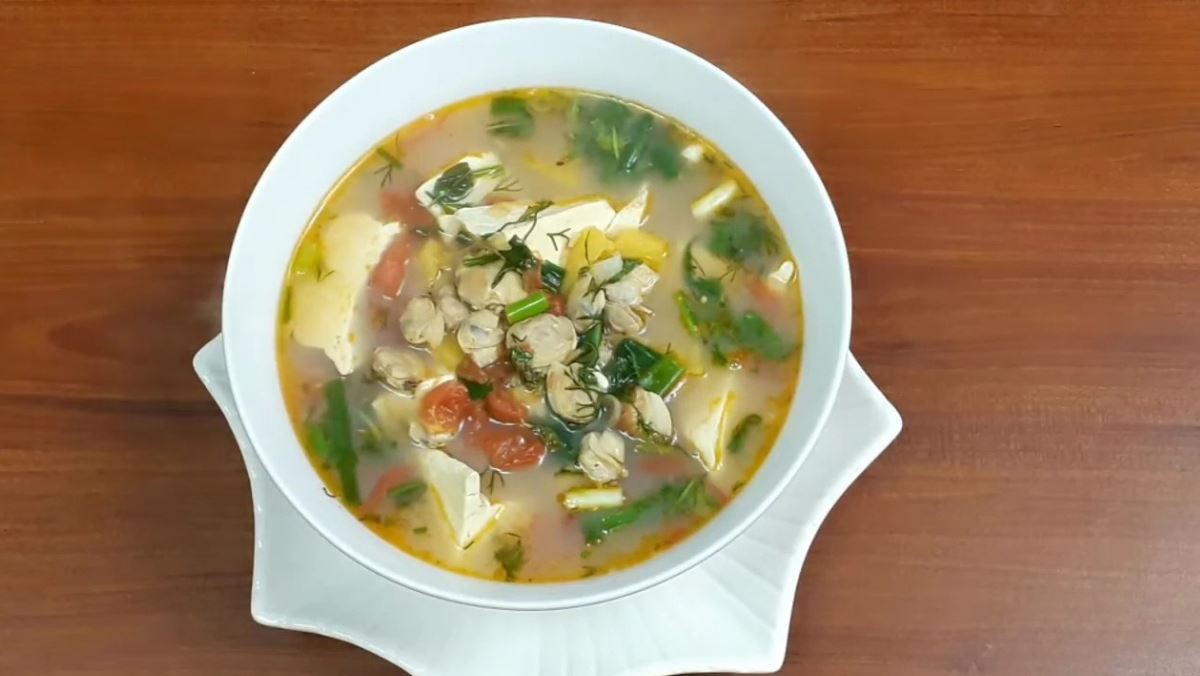 Cách nấu canh ngao với cà chua