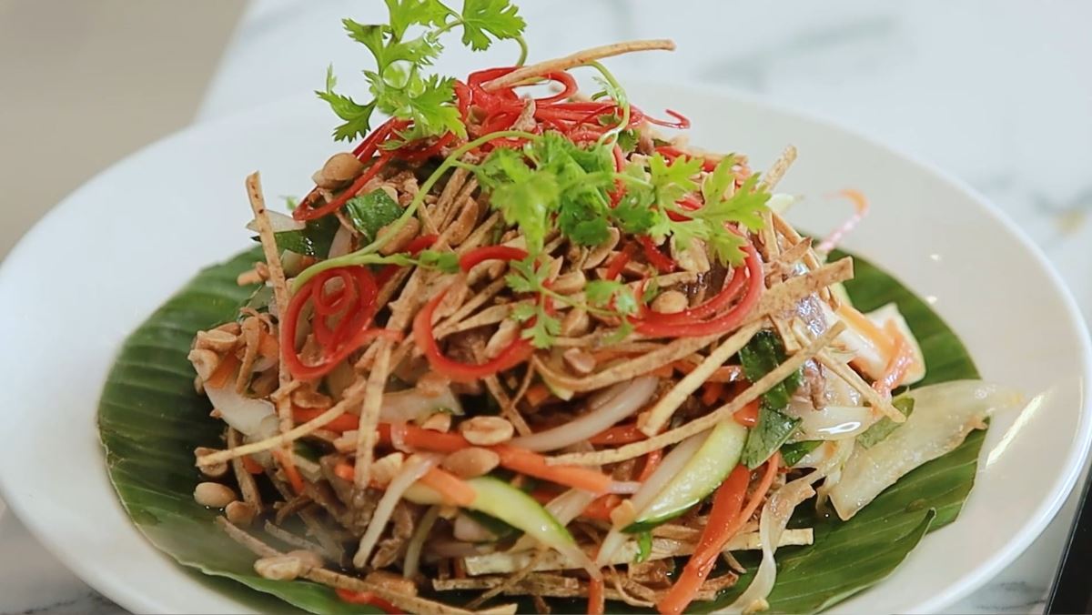 Học ngay món gỏi bò khoai môn