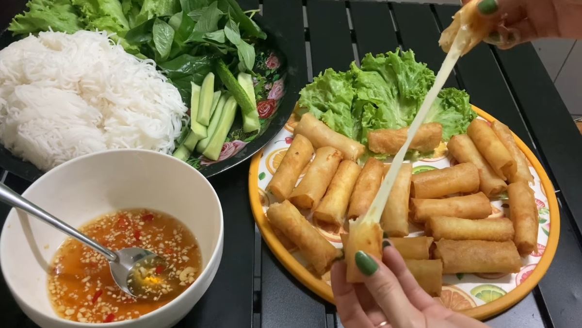 Cách làm chả giò hải sản phô mai