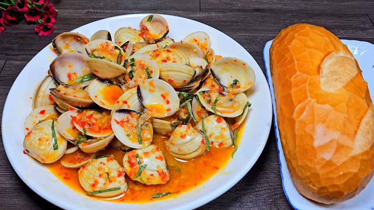 Cách làm ngao sốt bơ tỏi cay