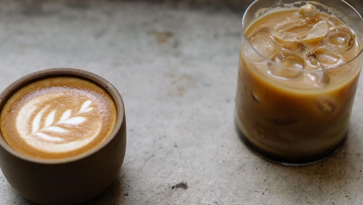 2 cách pha cà phê latte nóng và đá