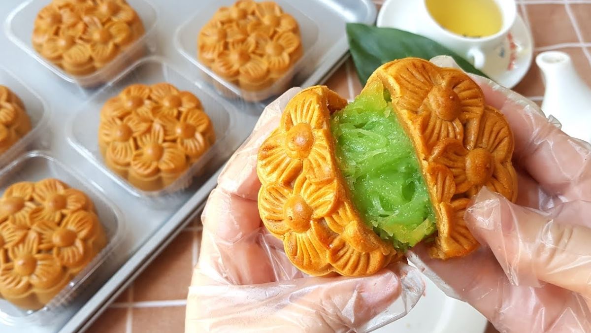 Cách làm bánh trung thu cốm dừa